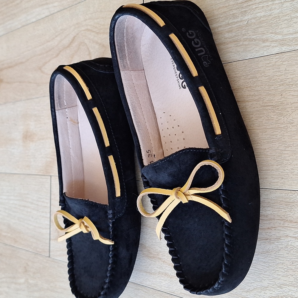 UGG Moccasin Women's Black Suede Slip On Shoese Size 35 - Picture 4 of 12